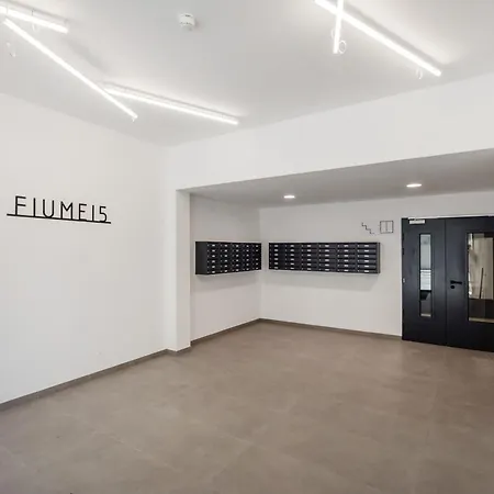 شقة Modern With Balcony And Parking