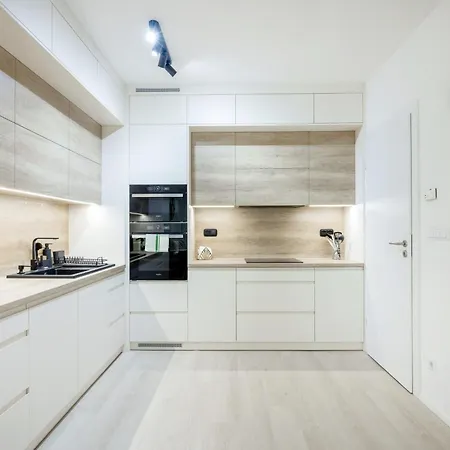 Modern With Balcony And Parking *