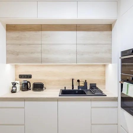 Modern With Balcony And Parking Апартаменты
