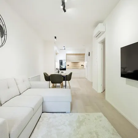 Modern With Balcony And Parking Apartment *