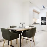 Modern With Balcony And Parking Будапешт