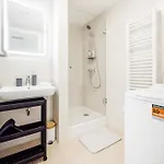 Modern With Balcony And Parking Апартаменты *