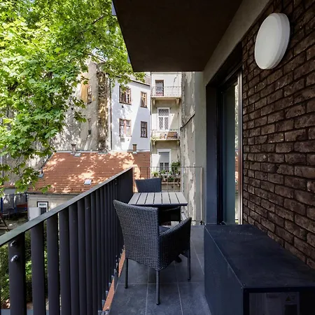 Modern With Balcony And Parking Апартаменты *
