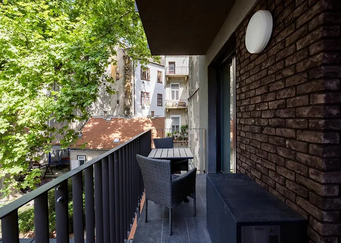 Modern With Balcony And Parking דירה *