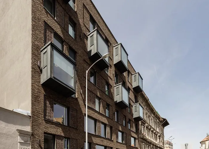 Modern With Balcony And Parking דירה
